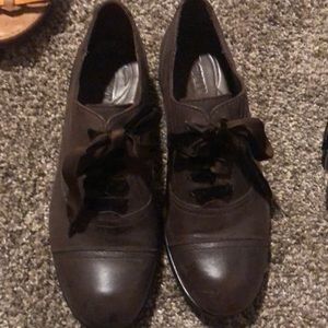 Born lace up Oxford brown size 7. Velvet laces
